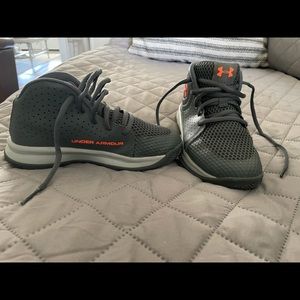 Gray and orange UA basketball shoes